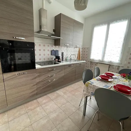 Water Lily Apartment *